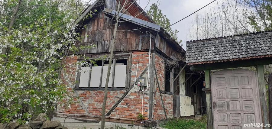 Vand casa cu teren 2238 metri patrati - 1