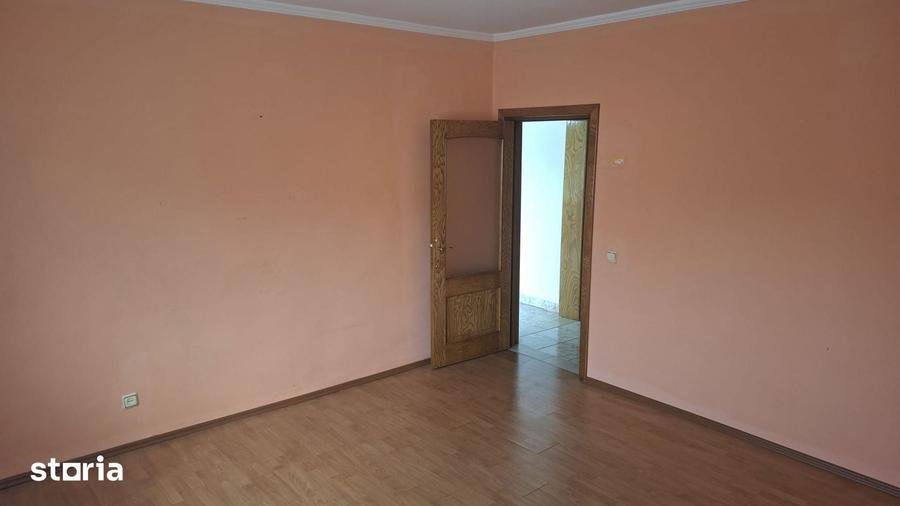 Casă cu 5 camere cu Teren 219 Mp în Moșoaia
