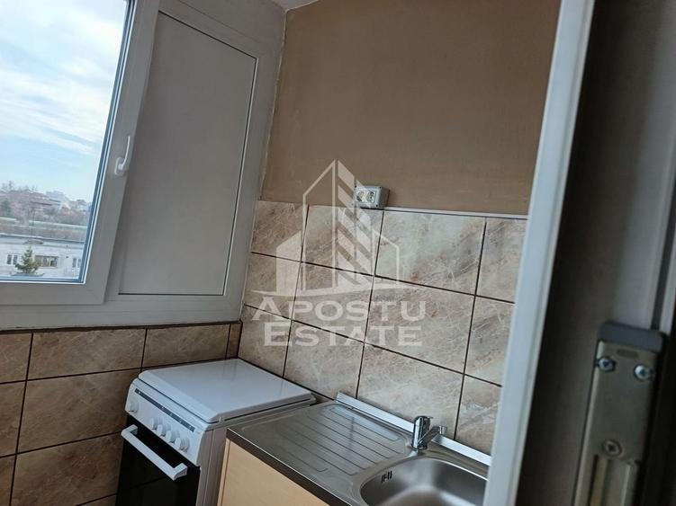 Apartament cu 4 camere semidecomandat în Circumvalațiunii