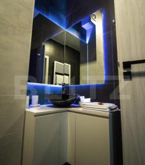 Apartament modern, zona centrala, cu parcare. Ocupabil de la - 8