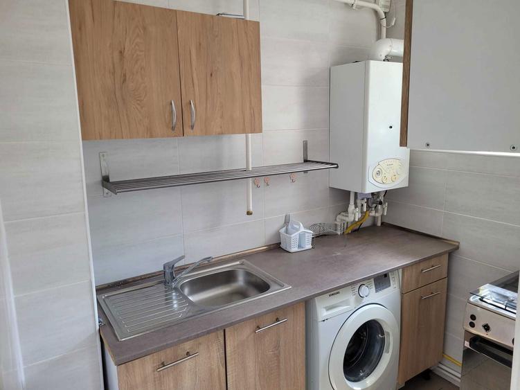 Inchiriez garsoniera - 2