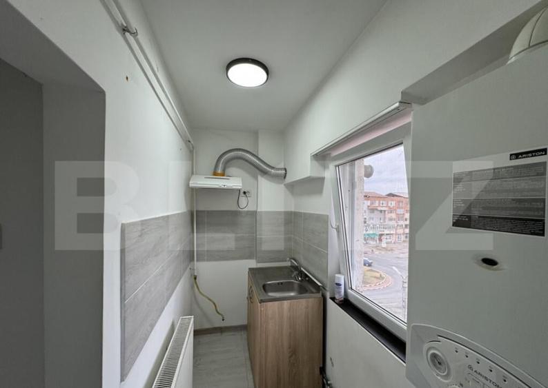 Garsoniera 30 mp, zona 9 Mai - 7