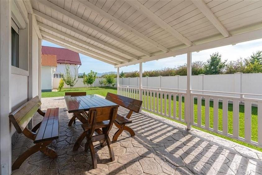 Vila noua, terasa, curte, garaj, cadru armonios, Sanpetru, Brasov - 7