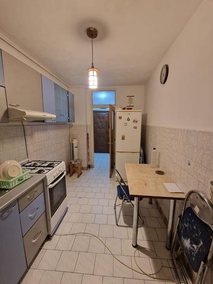 Se vinde apartament decomandat doua camere pret 85000 euro negociabil - 2