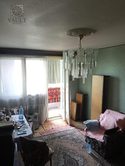 Apartament cu 3 camere semidecomandat în Titan