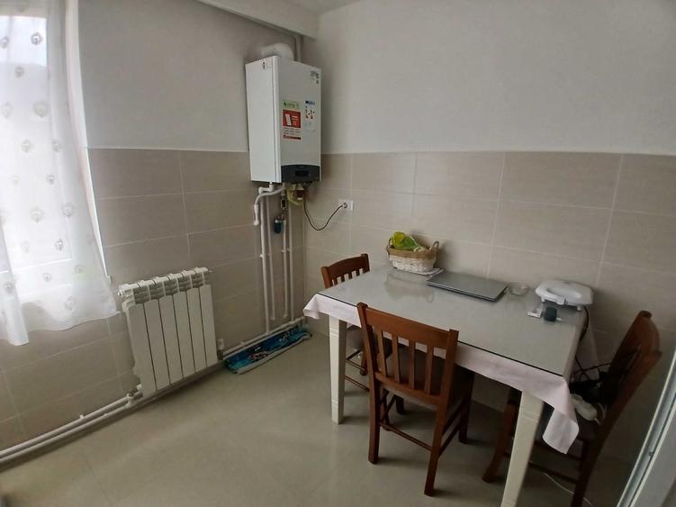 Inchiriez apartament cu 2 camere ! - 2