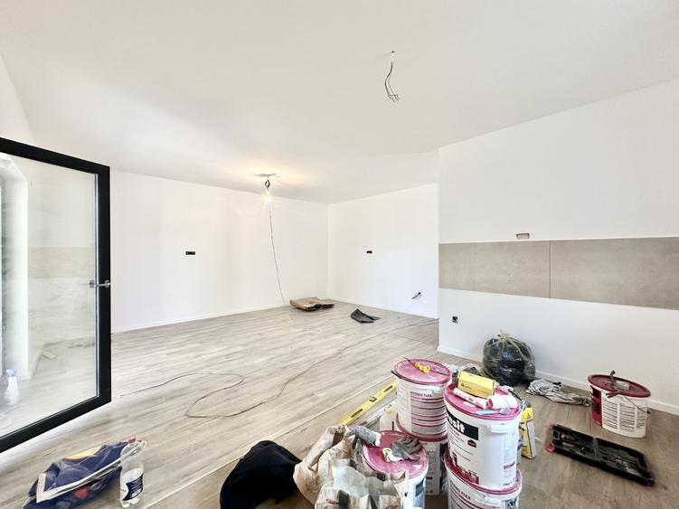 Duplex cu 3 camere cu Canalizare în Albina