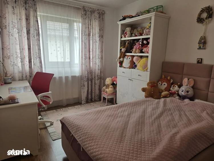 Casă cu 4 camere semidecomandat în Central
