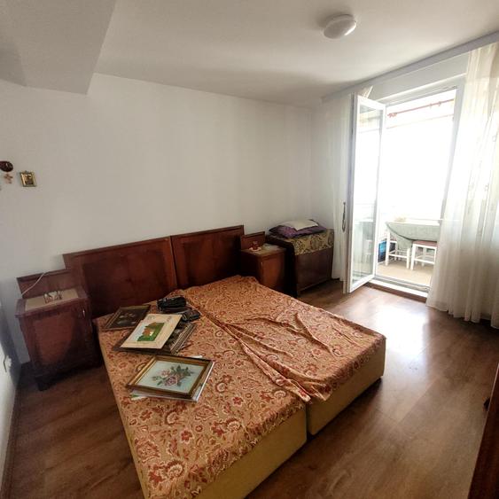 Apartament cu 3 camere decomandat în Berceni