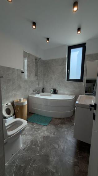Casă individuală cu 6 camere cu Canalizare în Tunari