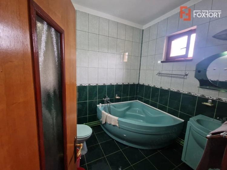 Casă cu 7 camere cu Teren 1500 Mp în Bazoș