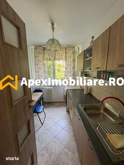 Apartament cu 2 camere semidecomandat în Tei