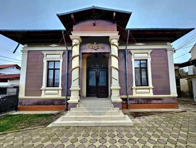 Casă cu 6 camere în Central