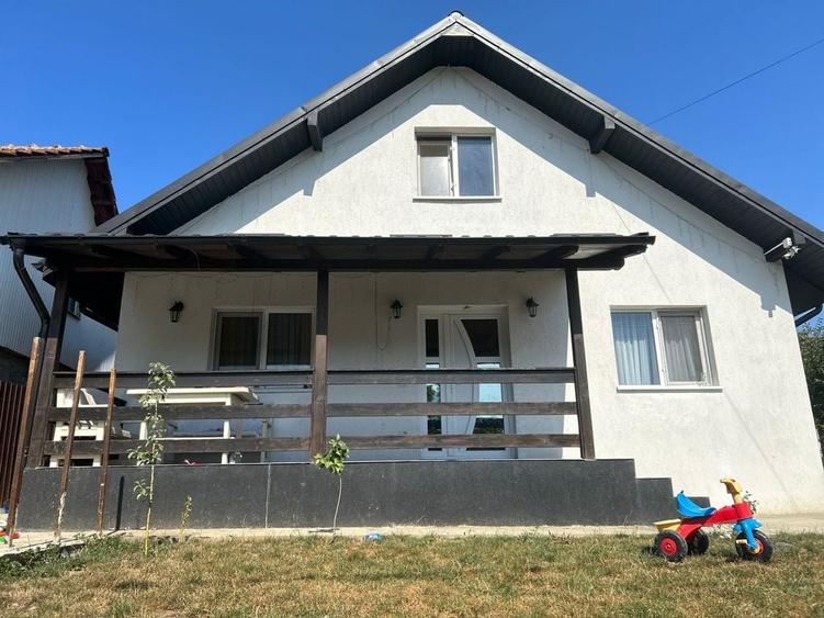 Casă cu 3 camere în Muntenii de Sus