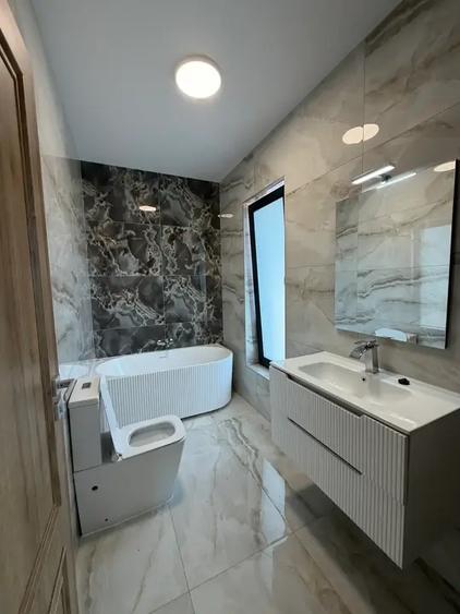 Casă individuală cu 5 camere cu Canalizare în Est