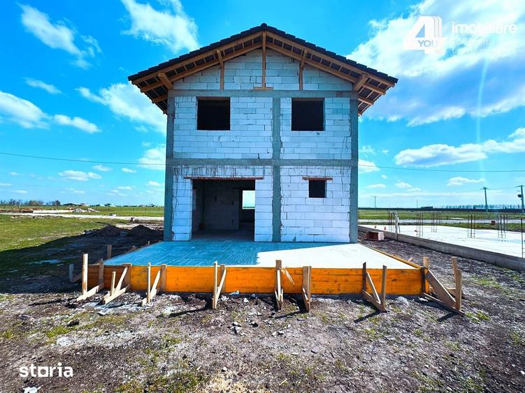 Casă cu 4 camere cu Teren 500 Mp în Zimandu Nou