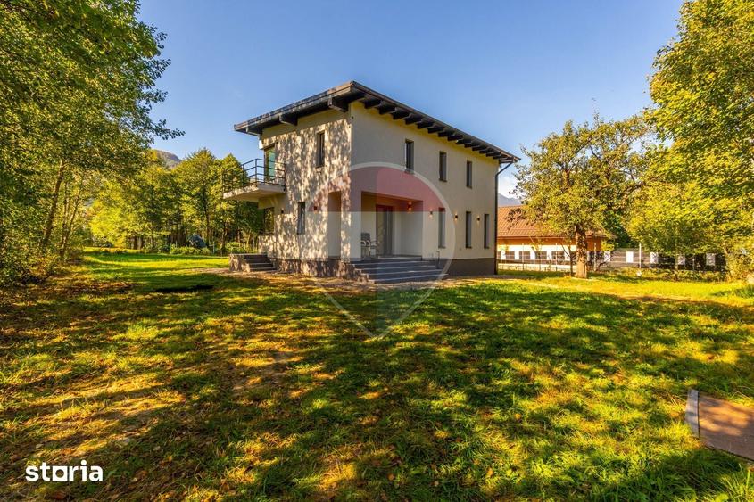 Casă cu 3 camere cu Teren 1790 Mp în Central