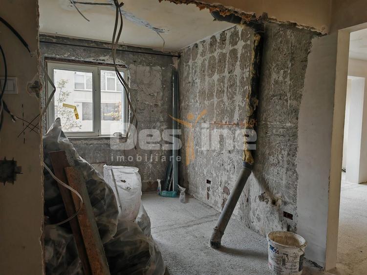 Apartament cu 4 camere decomandat în Vest