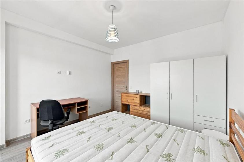 Apartament cu 3 camere decomandat în Rediu