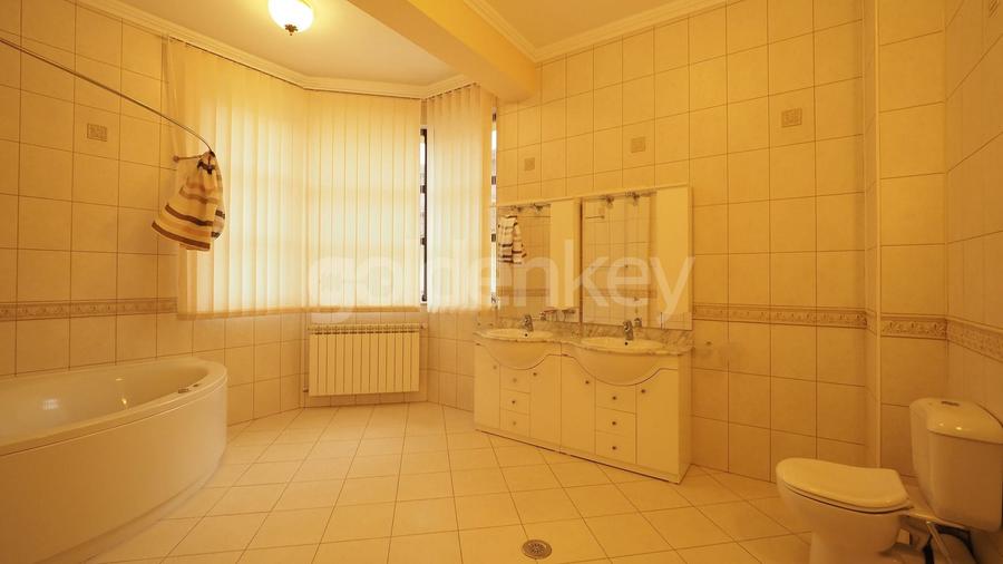 Casă individuală cu 8 camere cu Piscina în Pipera