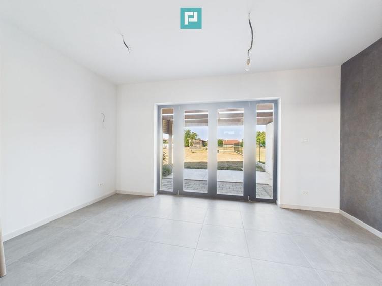 Duplex cu 5 camere cu Canalizare în Giarmata