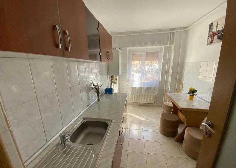 Apartament cu 2 camere semidecomandat în Județean