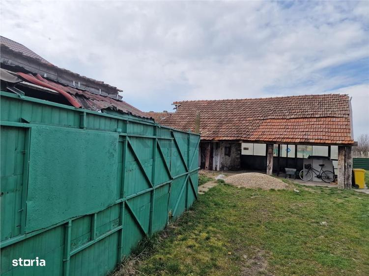Casă cu 2 camere cu Teren 1114 Mp în Borș