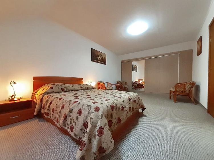 Casă individuală cu 5 camere decomandat cu Canalizare în Brașovul Vechi