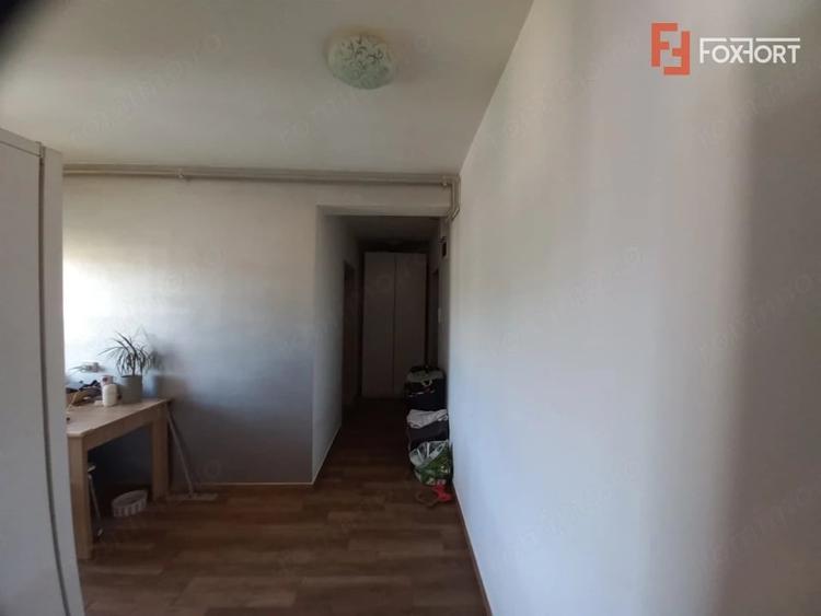 Apartament cu 3 camere semidecomandat în UMT