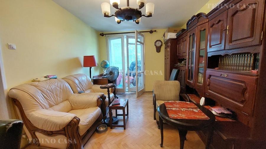 Apartament cu 4 camere semidecomandat în Titan