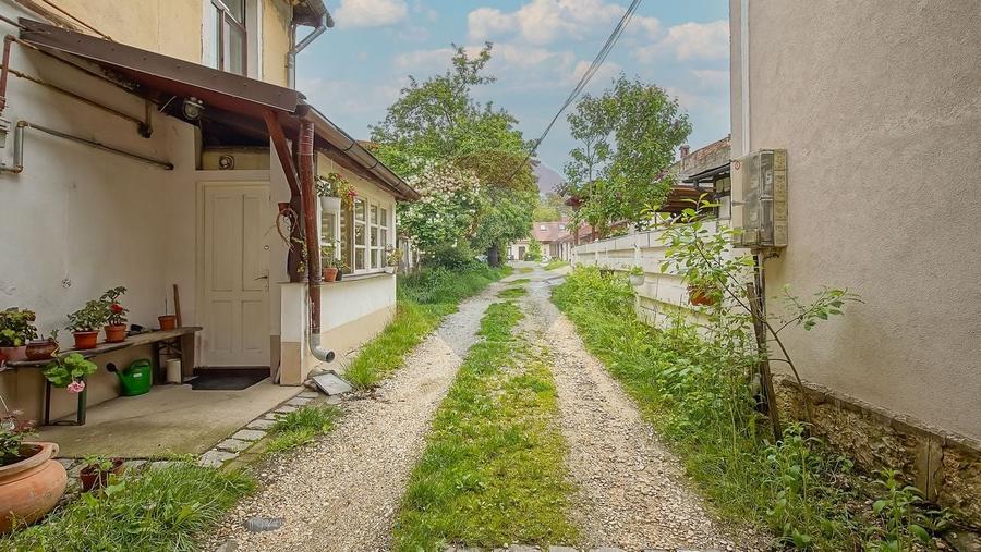 3 camere tip casă, parcare proprie, pod și magazie, Str. Lungă - 19