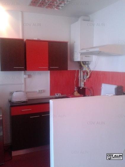 Garsoniera situata "la casa", zona 15 Noiembrie, etaj 1, mobilata si utilata! - 4