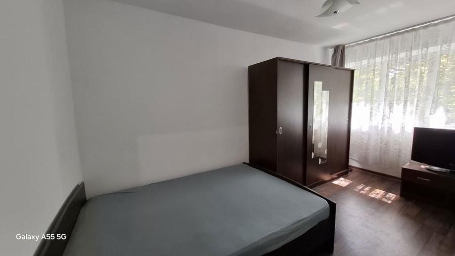 Inchiriez apartament 3 camere decomandat zona Nord - 7