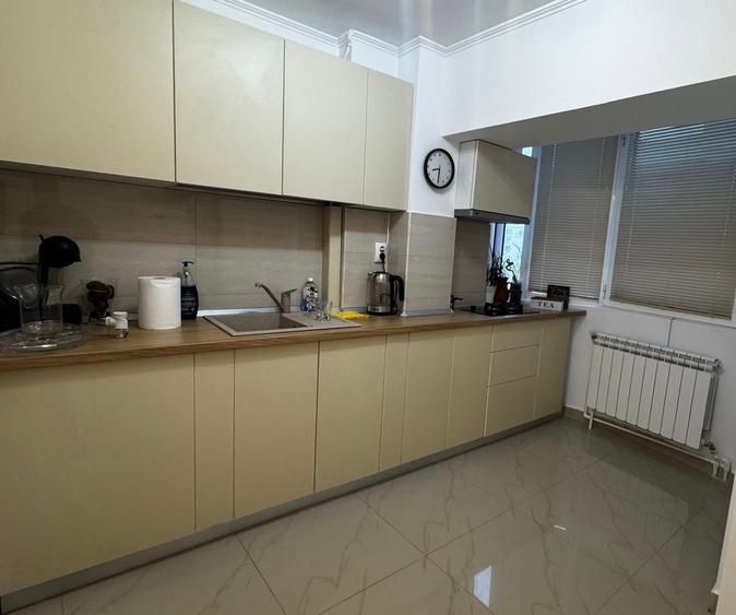 Piata ALBA IULIA,stradal pe Bulevardul DECEBAL,garsoniera cu priveliste superba - 1