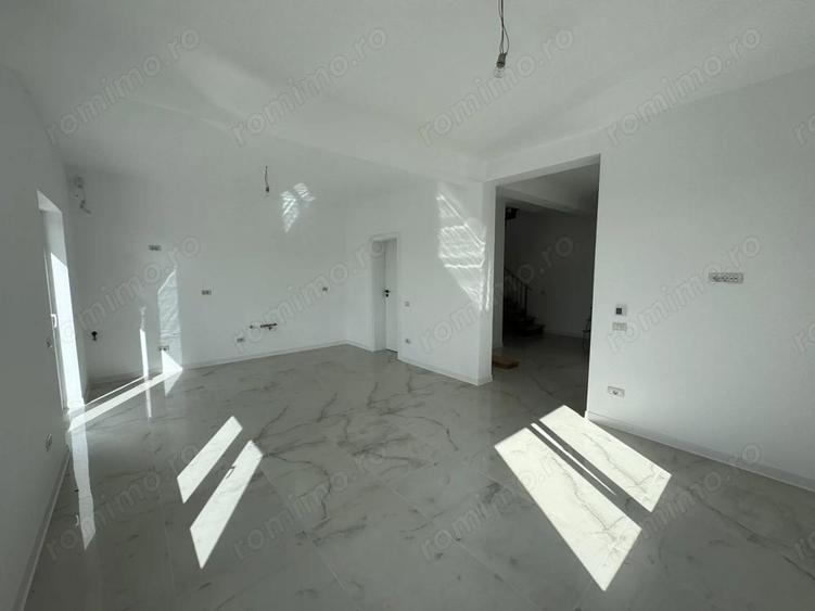 1\2 Duplex Utvin P+E,4Camere,2 Bai,Toate Utilitatile - 2