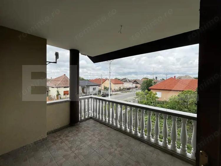 Casa de vanzare in Lazuri, ideala si pentru investitii - 8