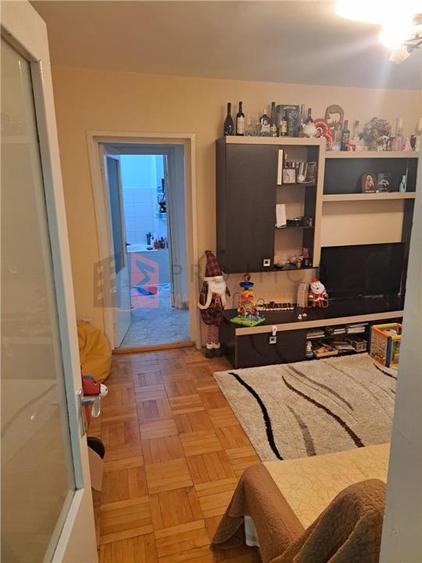 Apartament 2 camere cf semidecomandat zona 23 August - 3