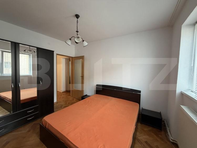 Apartament cu 3 camere decomandat, mobilat în Central