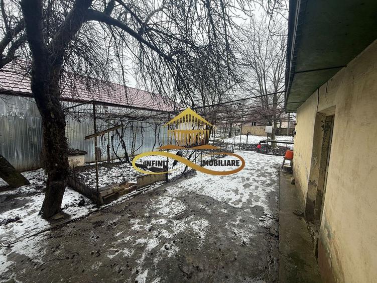 Casa batraneasca cu teren de vanzare in Lilieci Bacau - 4
