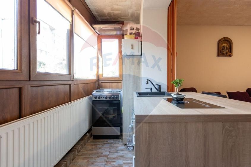 Apartament de vanzare cu 4 camere decomandat, Aleea Ghioceilor - 10