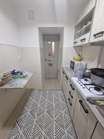 Apartament cu 3 camere, etaj 1/4, zona Mircea cel Batran - 10