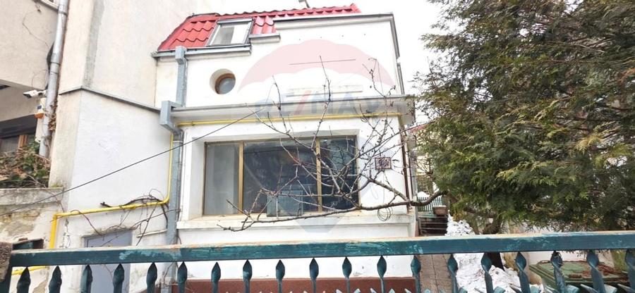 Casa interbelica de vanzare, cu personalitate si potential remarcabil - 1