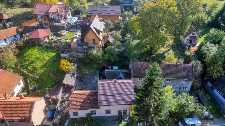 Comuna Bran, str. Pricipala, casa partial renovata, P + E, dependinte, foisor - 17