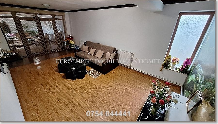 Vila+casa de vanzare zona Km 5 - 21