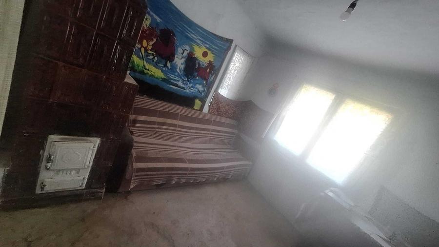 Casă cu 4 camere în Izvoru