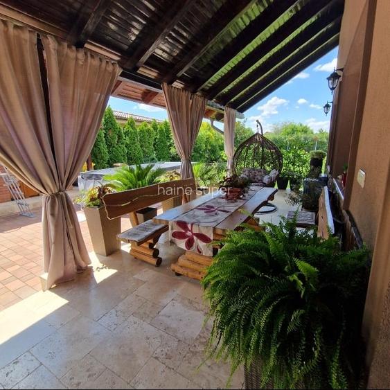 Casa deosebita la sol- Aradul Nou