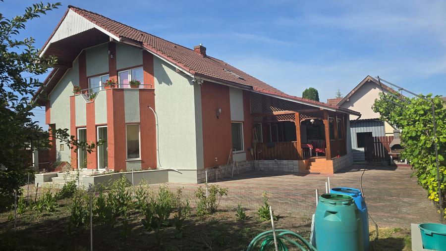 Vand proprietate in Deva. zona Ceangai, compusa din 2 imobile (case de locuit), - 1