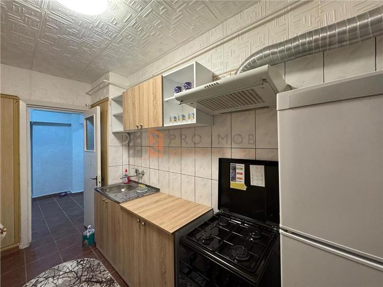 Apartament 4 camere cf 1 decomandat zona Micro 5 - 6