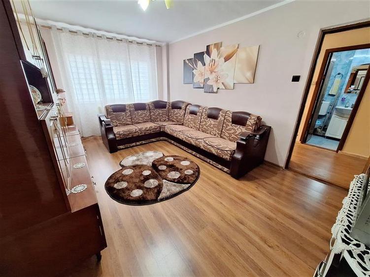 Apartament 2 camere semidecomandat, zona  Ura - 7