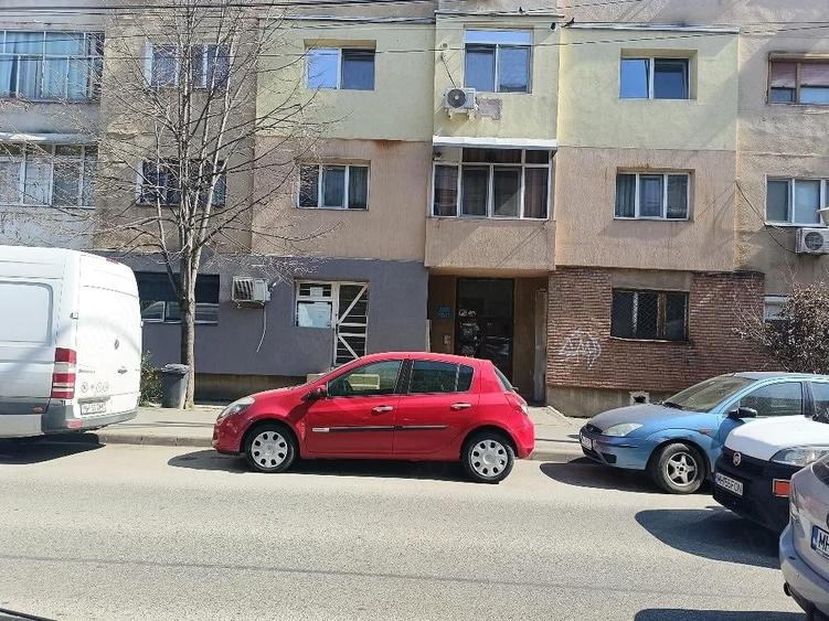 Inchiriez spatiu comercial locatie de top vad foarte bun Strada Crisan intersectie Mihai Viteazu - 2